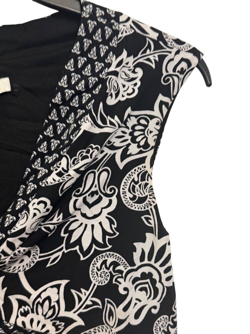 White House Black Market Black & White Floral Sleeveless Dress With Knot Detail - Picture 5 of 7